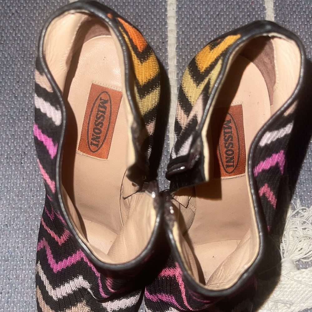 Shoes - Picture 6 of 12